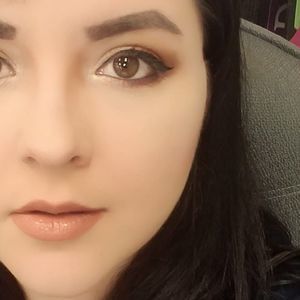 Meet your Posher, Caitlin